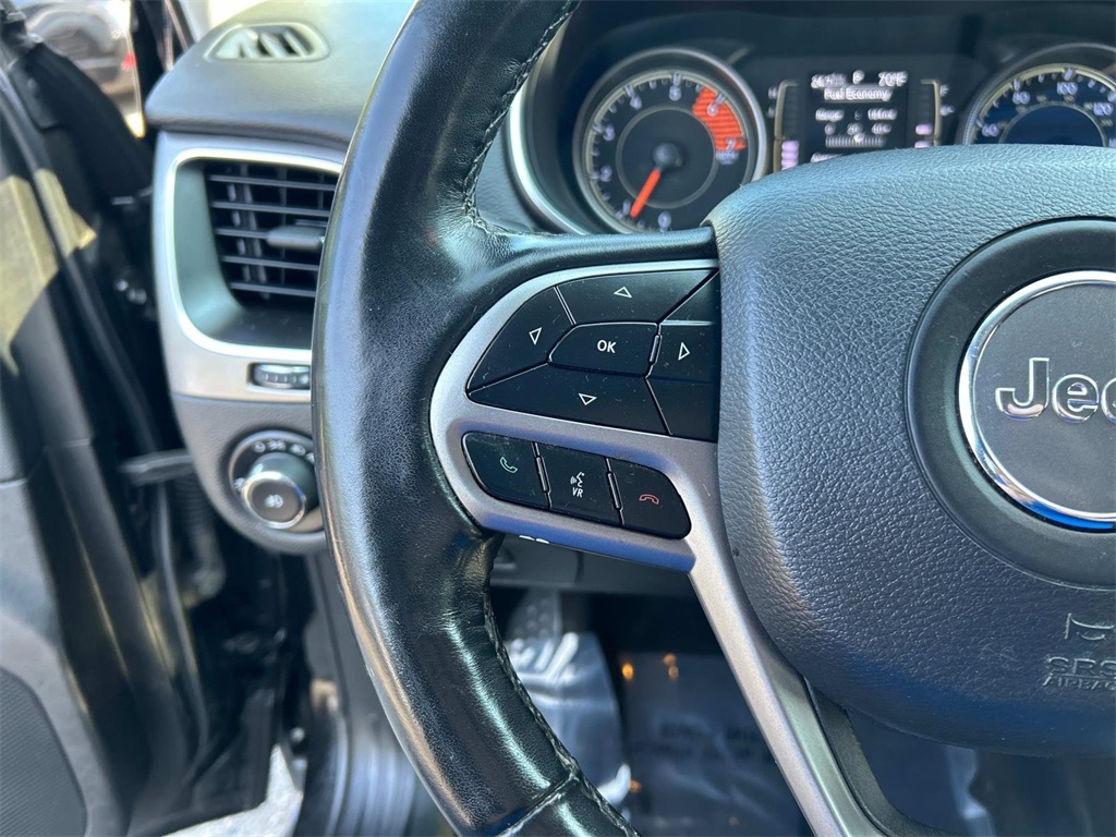 2019 Diamond Black Crystal Pearlcoat Jeep Cherokee Latitude Plus 4X4 SUV