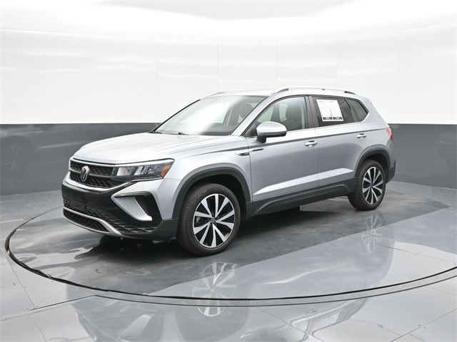 2022 Volkswagen Taos SE's photo