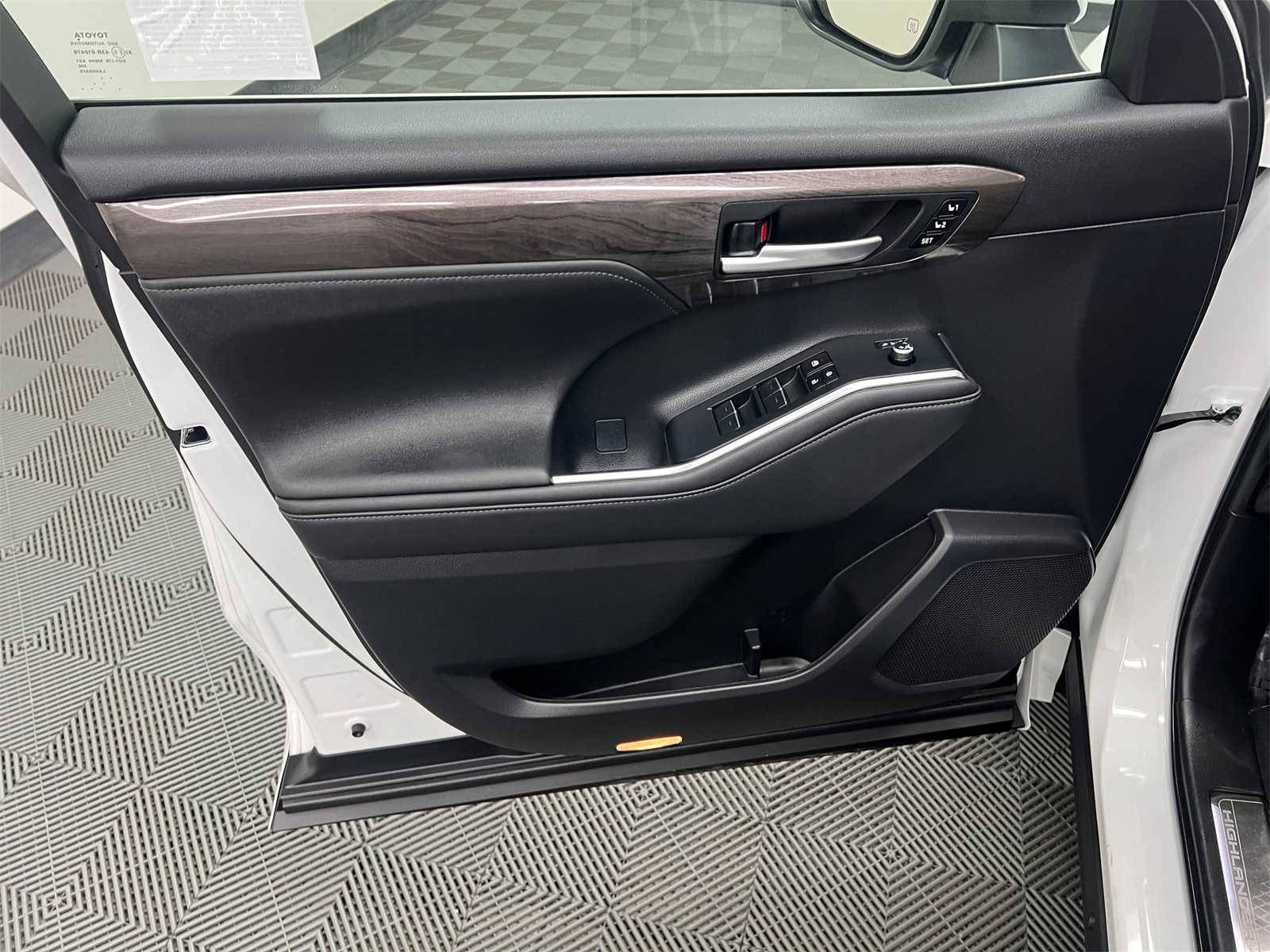 used 2023 Toyota Highlander Hybrid car, priced at $46,688