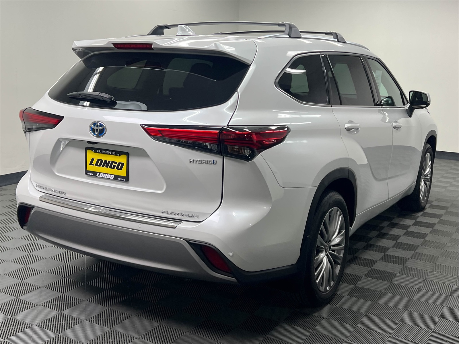 used 2023 Toyota Highlander Hybrid car, priced at $46,688