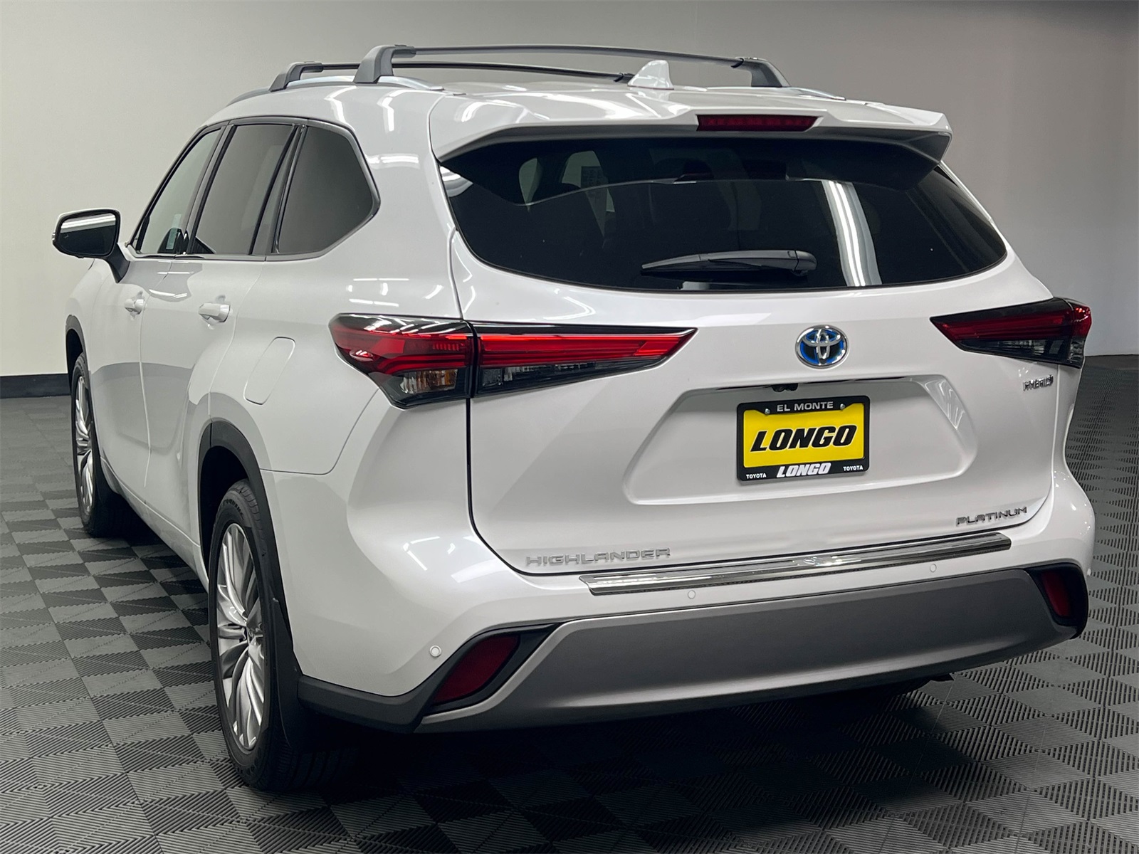 used 2023 Toyota Highlander Hybrid car, priced at $46,688