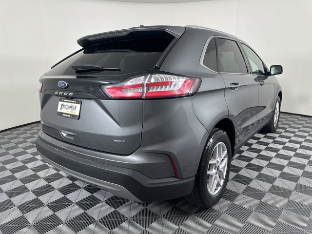 2022 Ford Edge SEL photo 2