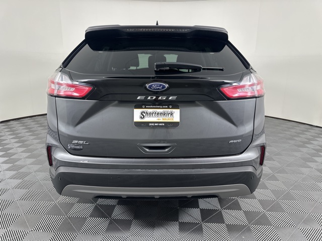 2022 Ford Edge SEL photo 3