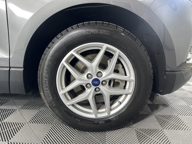 2022 Ford Edge SEL photo 8