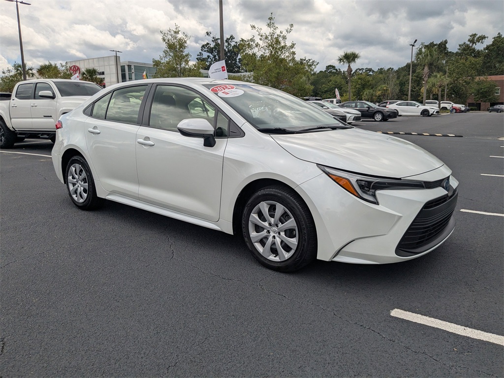 Used 2024 Toyota Corolla LE with VIN JTDBCMFE1RJ036782 for sale in Northfield, Minnesota