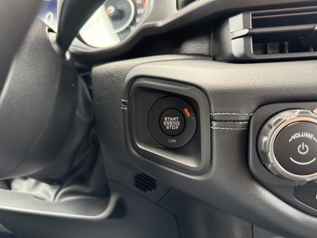 2025 Jeep Gladiator Sport S photo 17