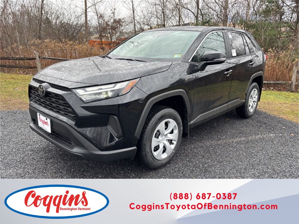 2025 Toyota RAV4 LE's photo