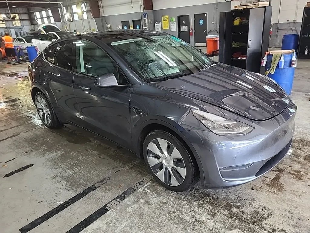 Used 2021 Tesla Model Y Long Range with VIN 5YJYGDEE4MF084812 for sale in Cleveland, OH