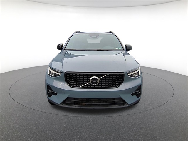used 2023 Volvo XC40 car, priced at $22,911