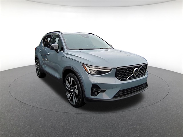 used 2023 Volvo XC40 car, priced at $22,911