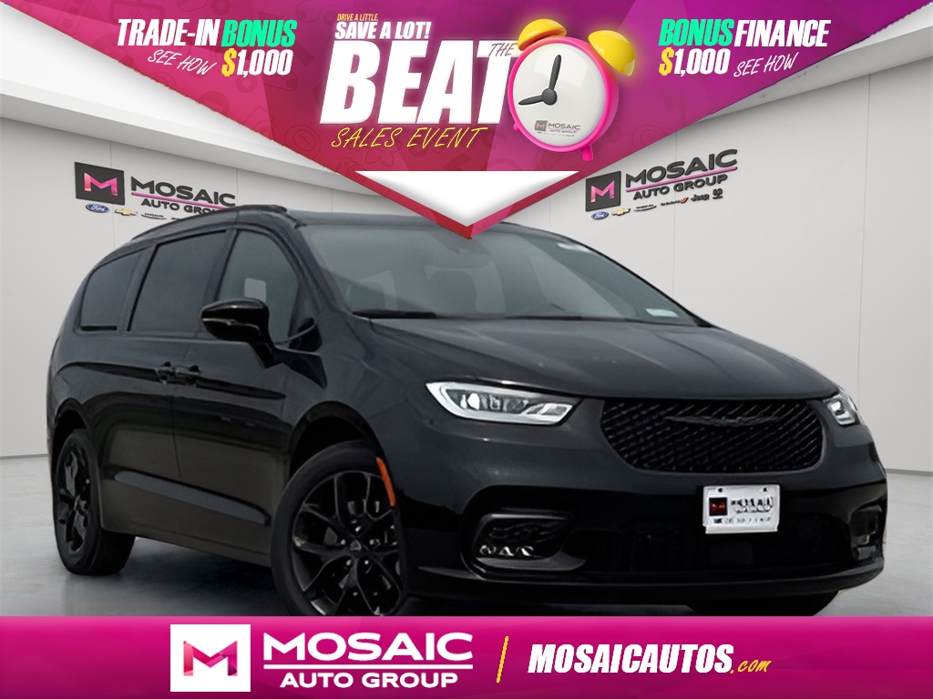 New 2025 Chrysler Pacifica Limited  Vans
