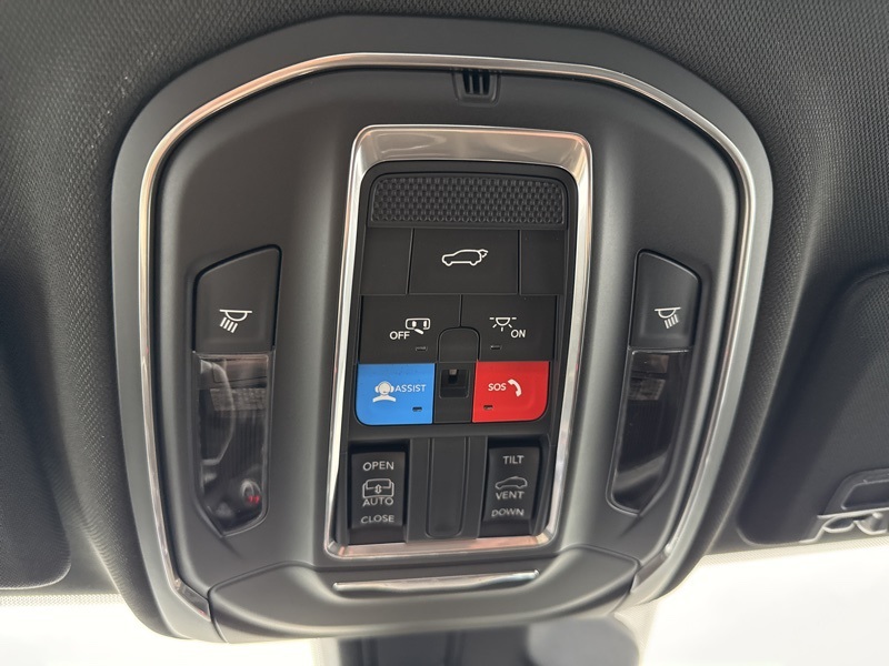2025 Jeep Grand Cherokee Altitude X photo 28