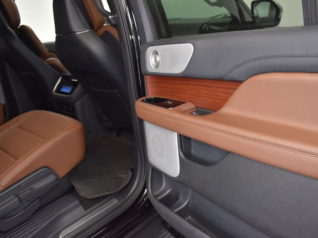 2023 Infinite Black Metallic Clearcoat Lincoln Navigator L L Reserve 4X4 SUV