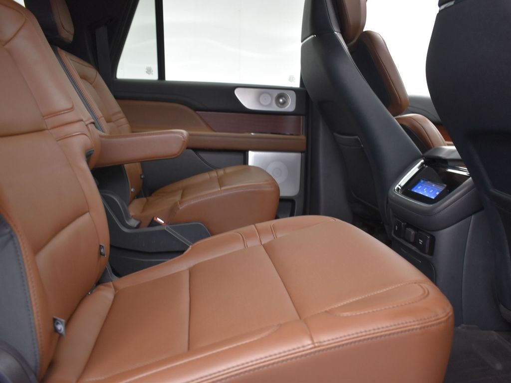 2023 Infinite Black Metallic Clearcoat Lincoln Navigator L L Reserve 4X4 SUV
