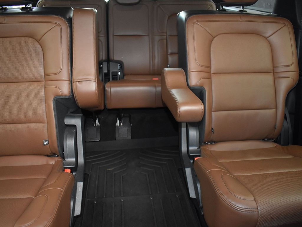 2023 Infinite Black Metallic Clearcoat Lincoln Navigator L L Reserve 4X4 SUV