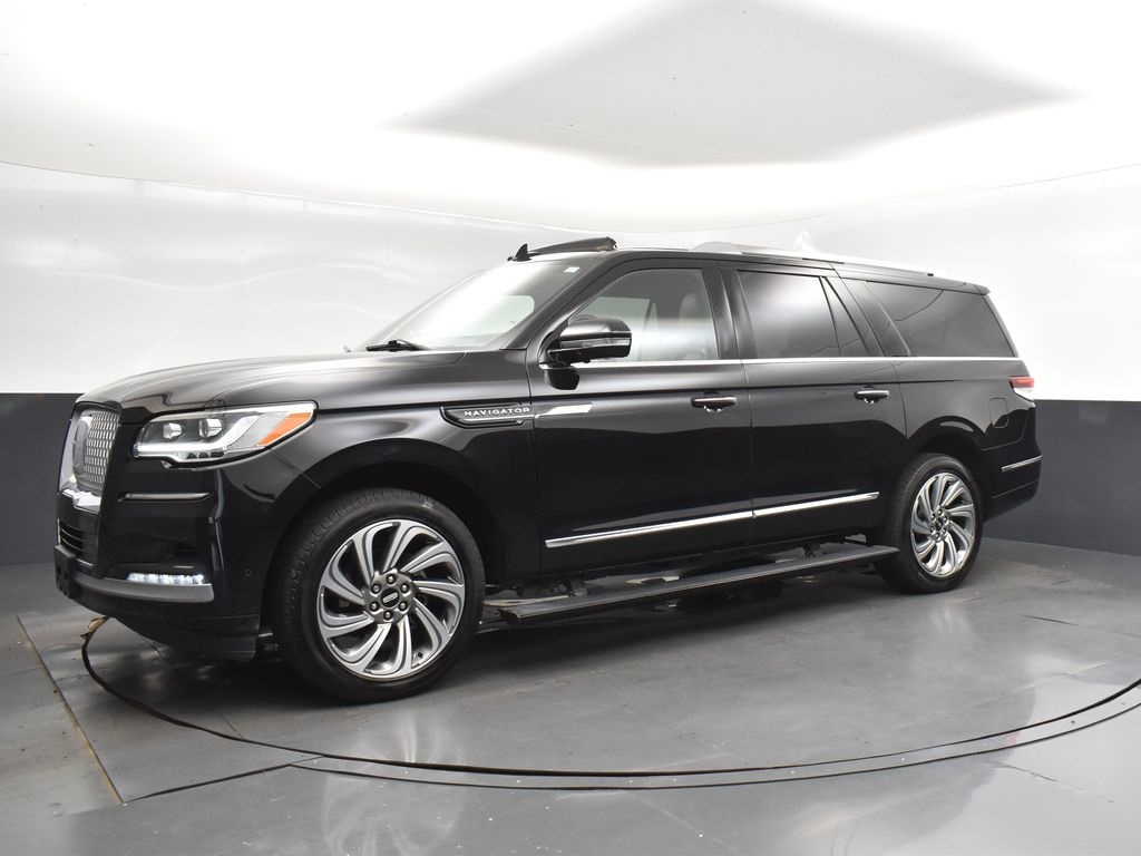 2023 Infinite Black Metallic Clearcoat Lincoln Navigator L L Reserve 4X4 SUV