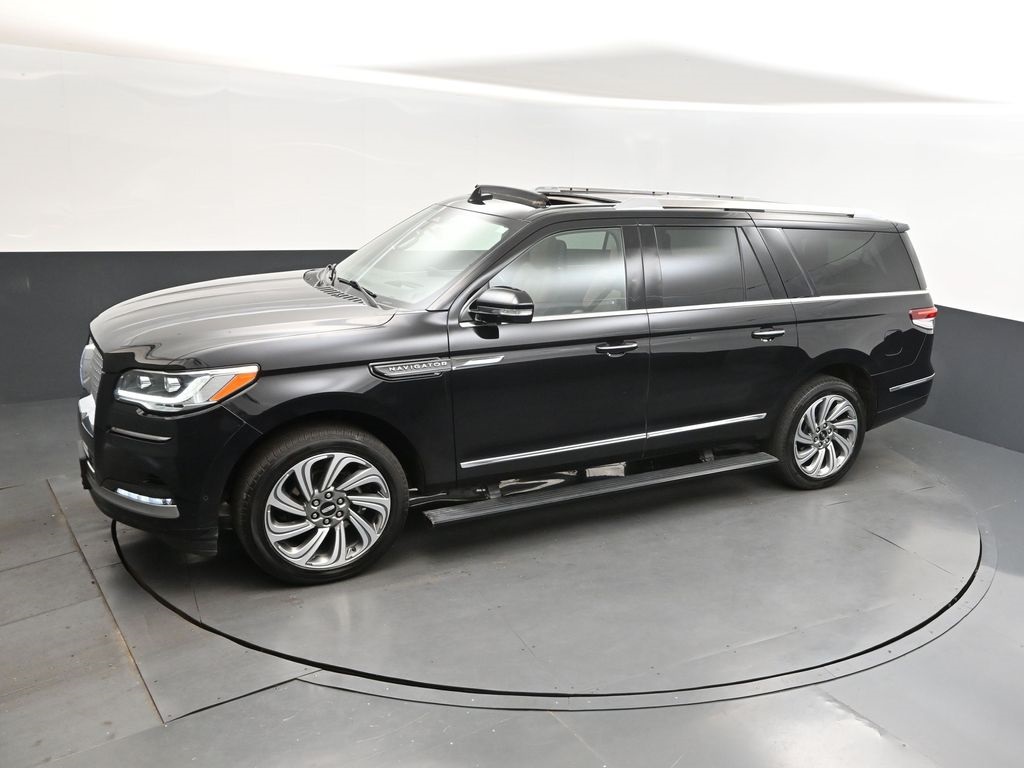 2023 Infinite Black Metallic Clearcoat Lincoln Navigator L L Reserve 4X4 SUV