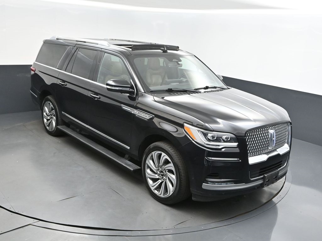 2023 Infinite Black Metallic Clearcoat Lincoln Navigator L L Reserve 4X4 SUV