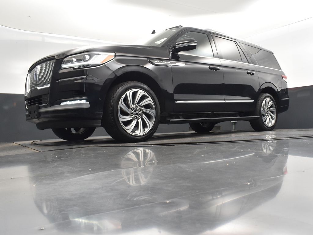 2023 Infinite Black Metallic Clearcoat Lincoln Navigator L L Reserve 4X4 SUV