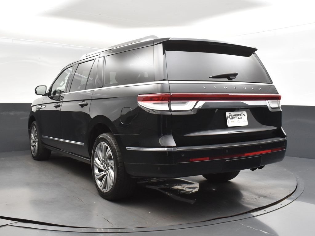 2023 Infinite Black Metallic Clearcoat Lincoln Navigator L L Reserve 4X4 SUV
