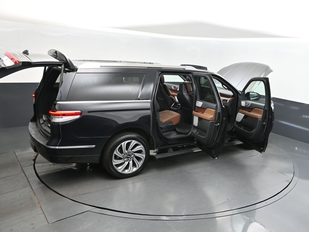 2023 Infinite Black Metallic Clearcoat Lincoln Navigator L L Reserve 4X4 SUV