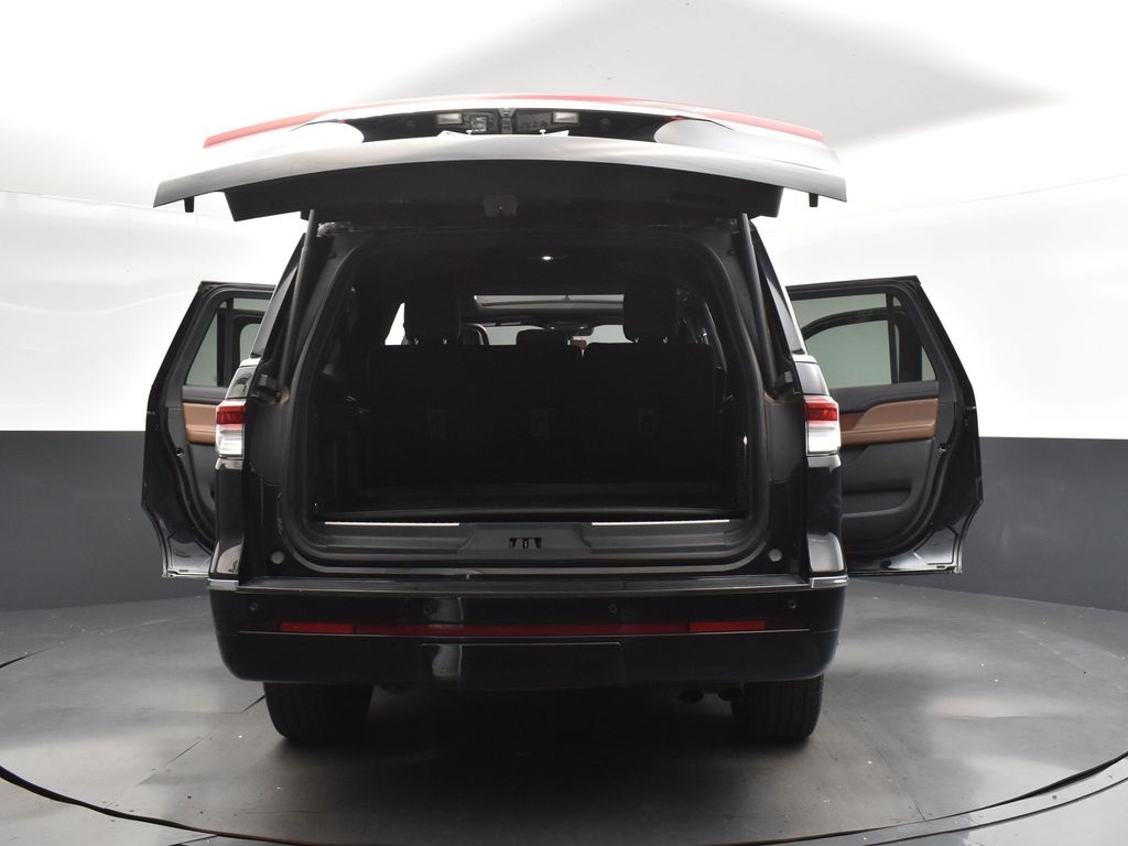 2023 Infinite Black Metallic Clearcoat Lincoln Navigator L L Reserve 4X4 SUV