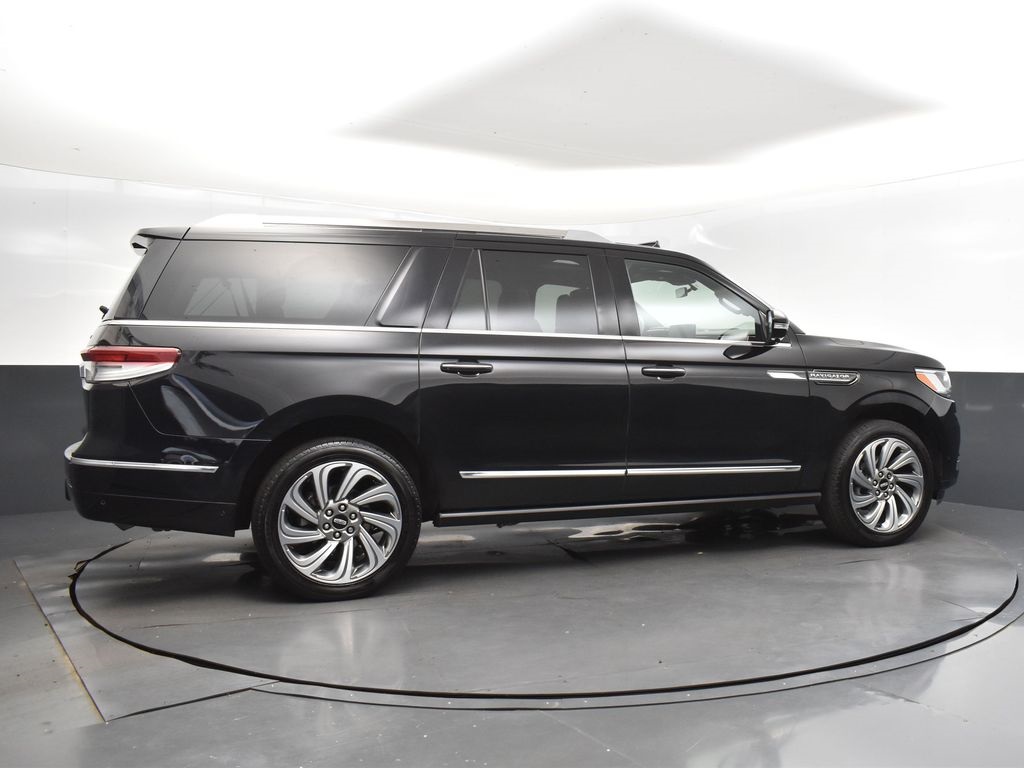 2023 Infinite Black Metallic Clearcoat Lincoln Navigator L L Reserve 4X4 SUV