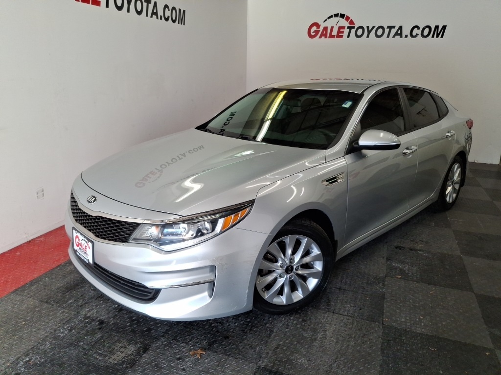 2018 Kia Optima LX's photo