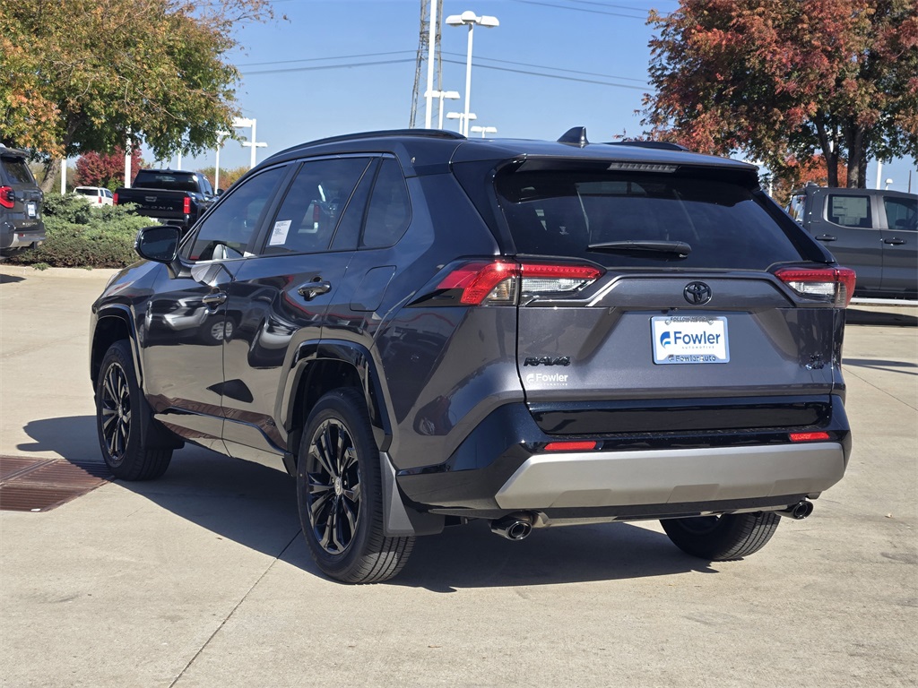 2025 Toyota RAV4 Hybrid SE photo 2