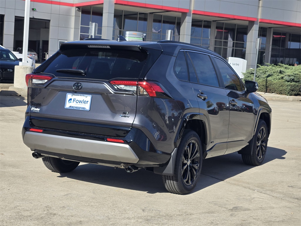 2025 Toyota RAV4 Hybrid SE photo 3