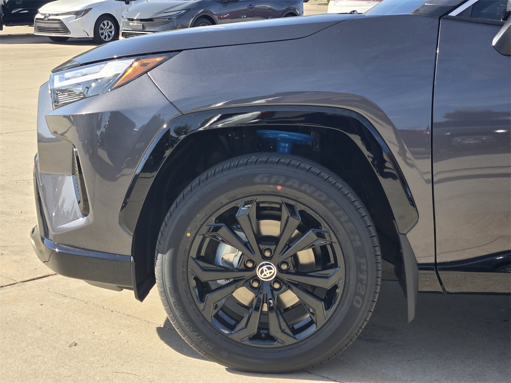 2025 Toyota RAV4 Hybrid SE photo 4