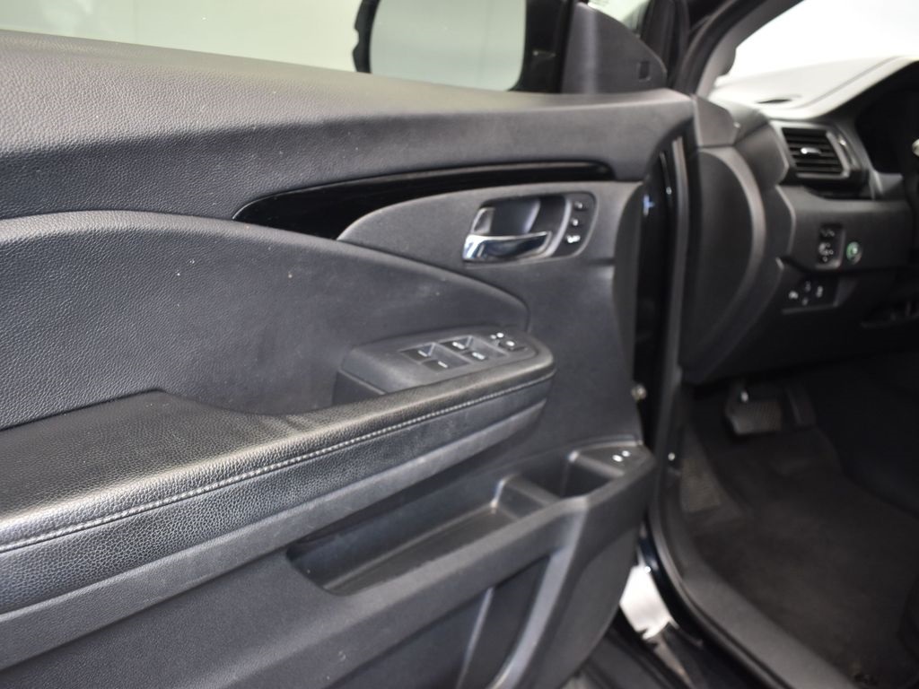 2019 Black Honda Pilot Touring FWD SUV