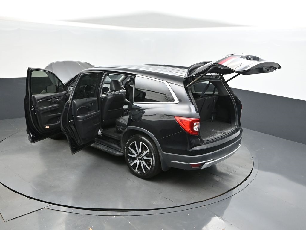 2019 Black Honda Pilot Touring FWD SUV
