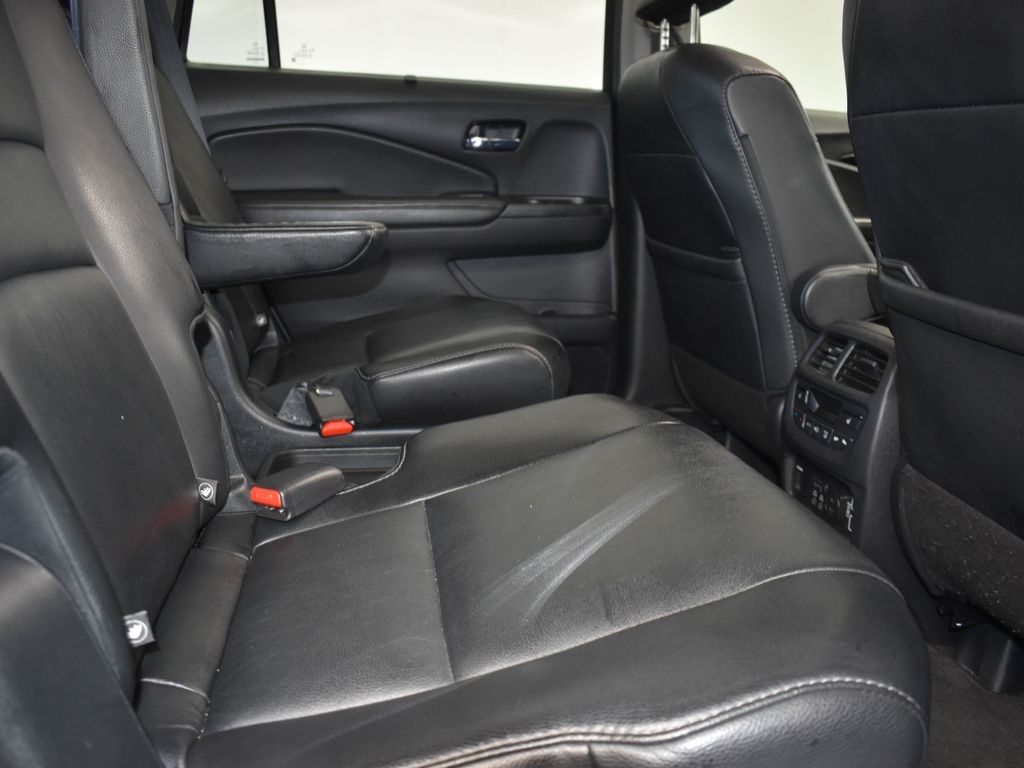 2019 Black Honda Pilot Touring FWD SUV