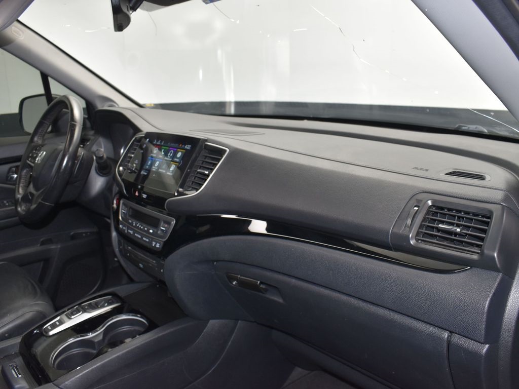 2019 Black Honda Pilot Touring FWD SUV