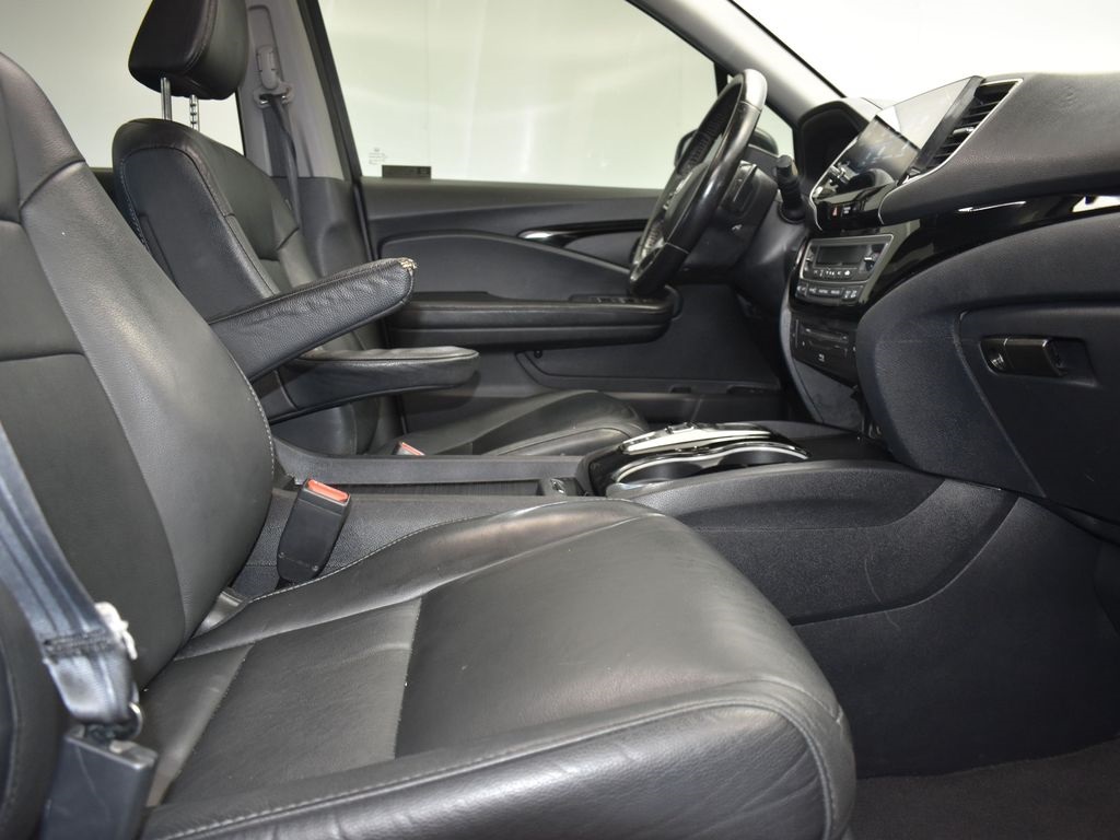2019 Black Honda Pilot Touring FWD SUV