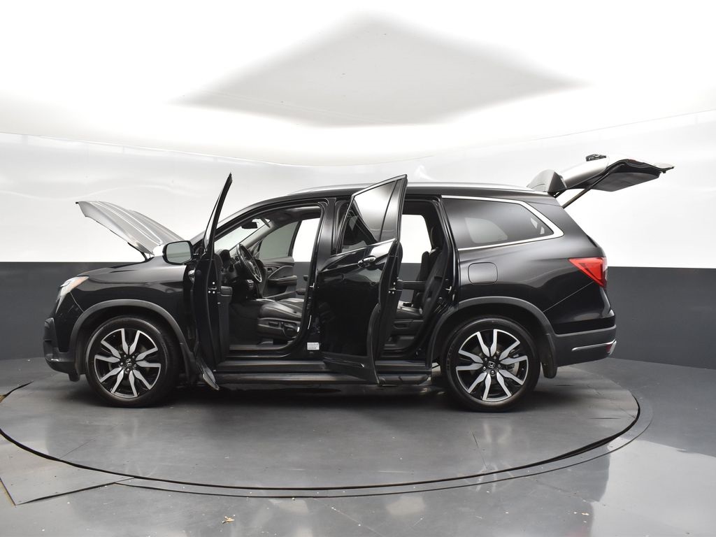 2019 Black Honda Pilot Touring FWD SUV