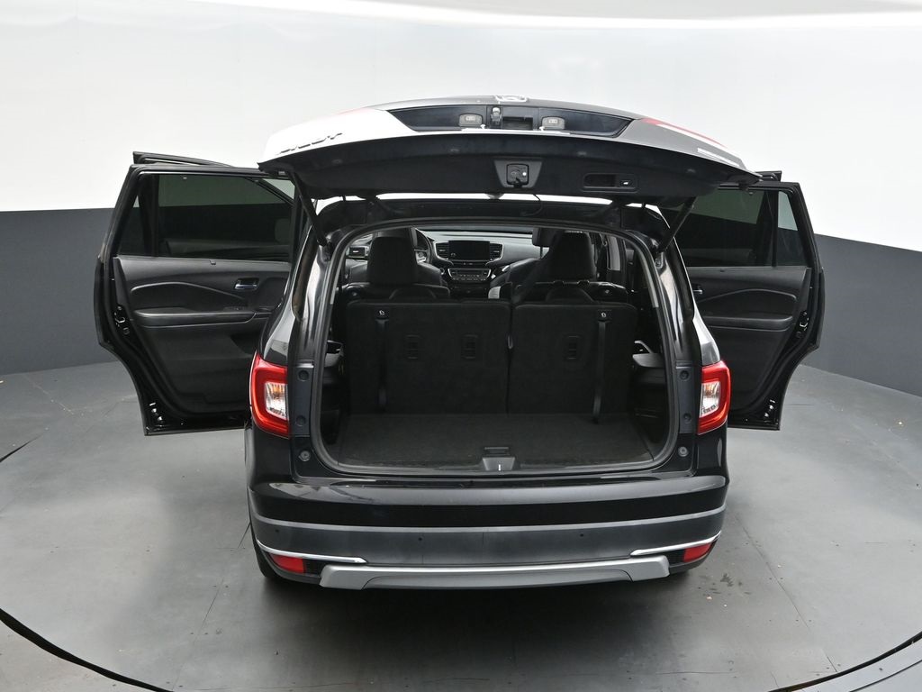 2019 Black Honda Pilot Touring FWD SUV