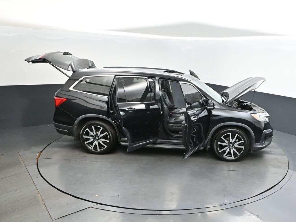 2019 Black Honda Pilot Touring FWD SUV