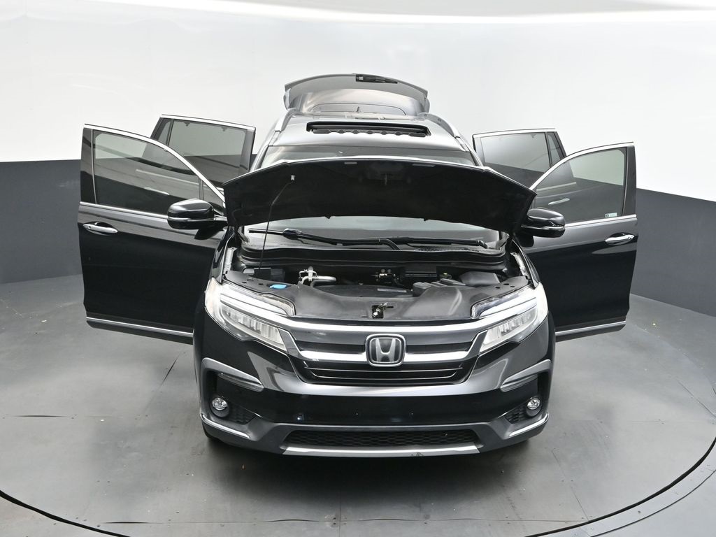 2019 Black Honda Pilot Touring FWD SUV