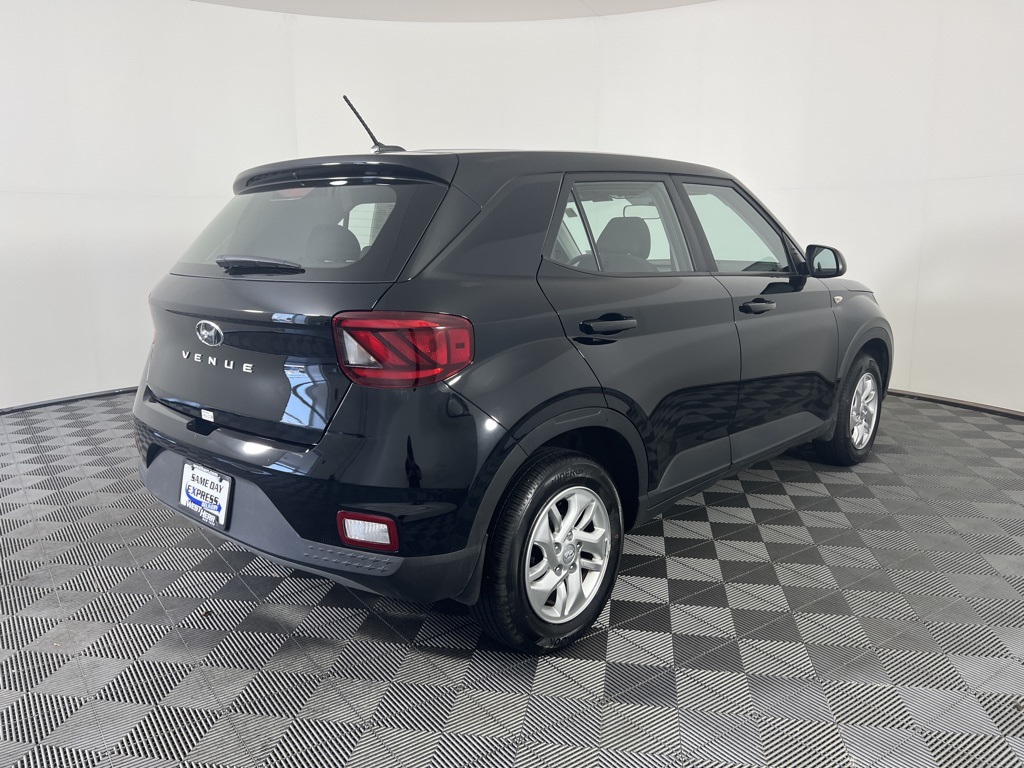 2025 Hyundai Venue SE photo 3