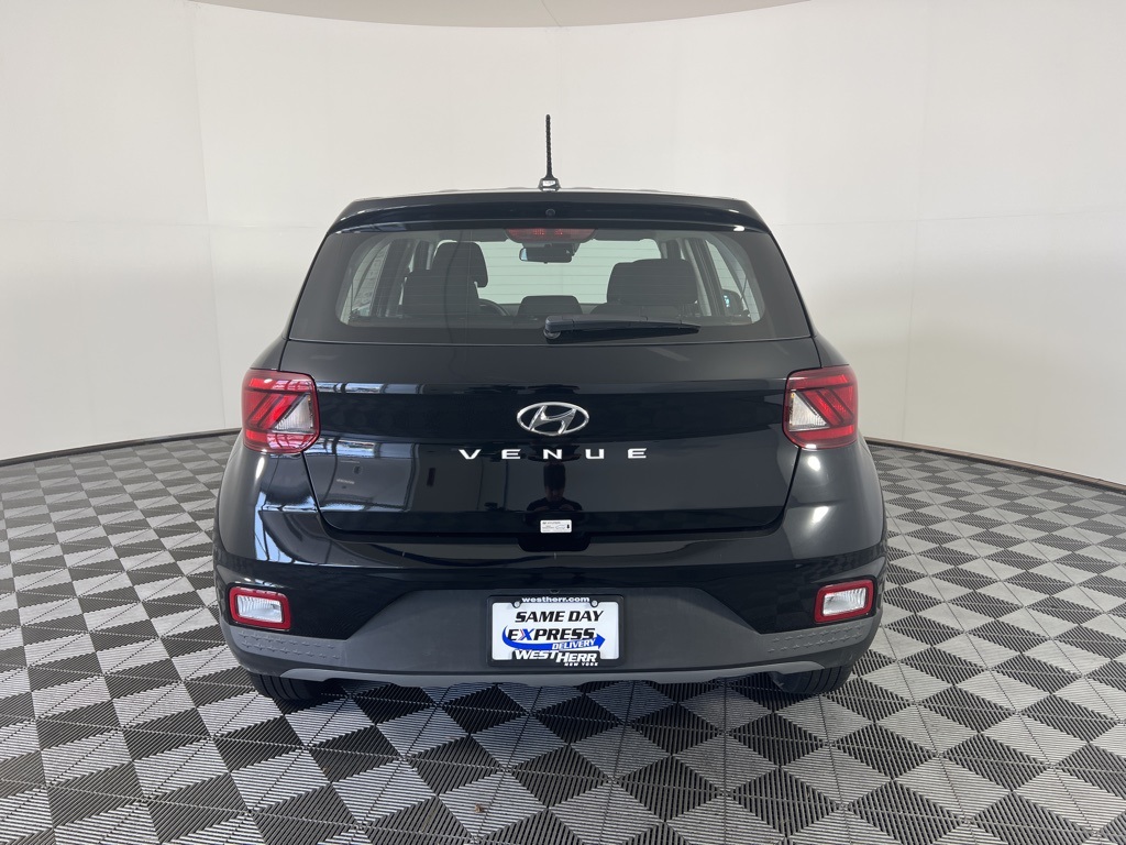 2025 Hyundai Venue SE photo 4