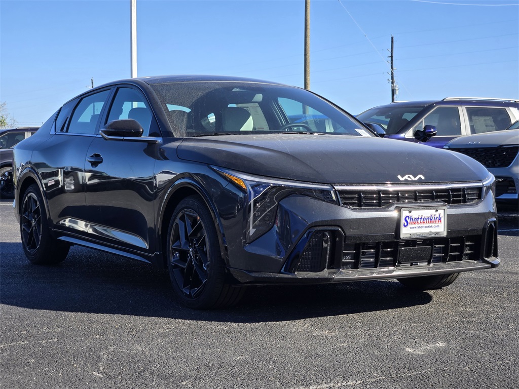 2025 Kia K4 GT-Line Turbo photo 2