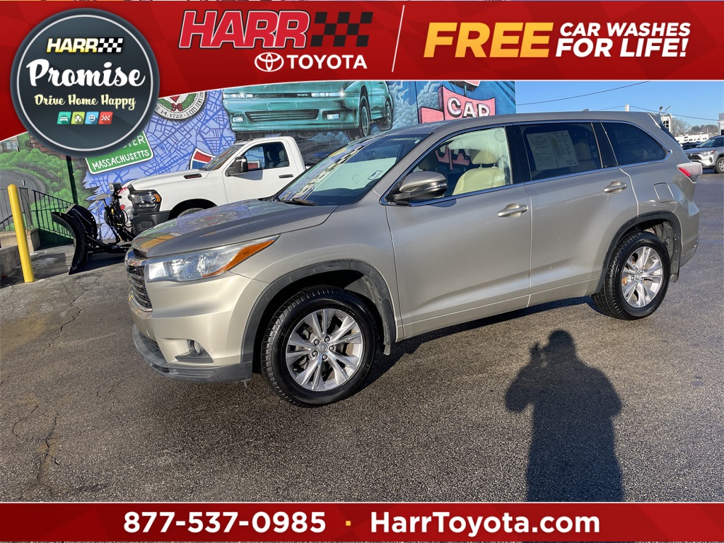 2015 Toyota Highlander LE Plus's photo