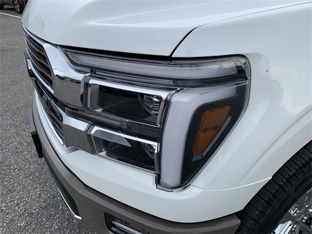 2025 Star White Metallic Tri-Coat Ford F-150 King Ranch 4X4 Truck