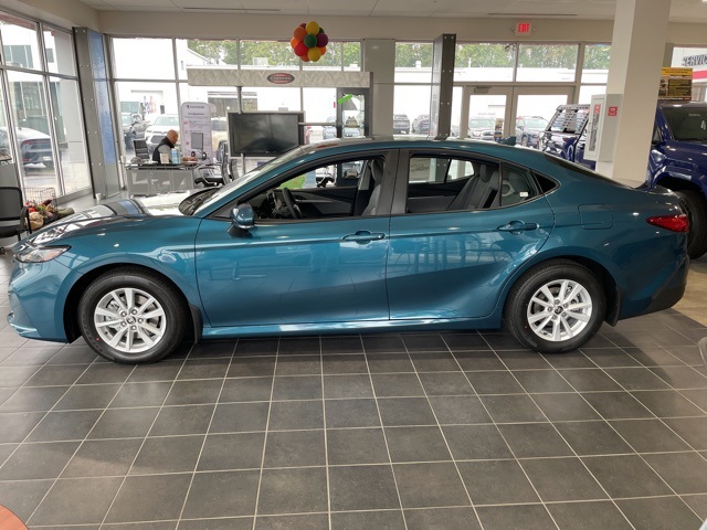 2026 Toyota Camry LE photo 2