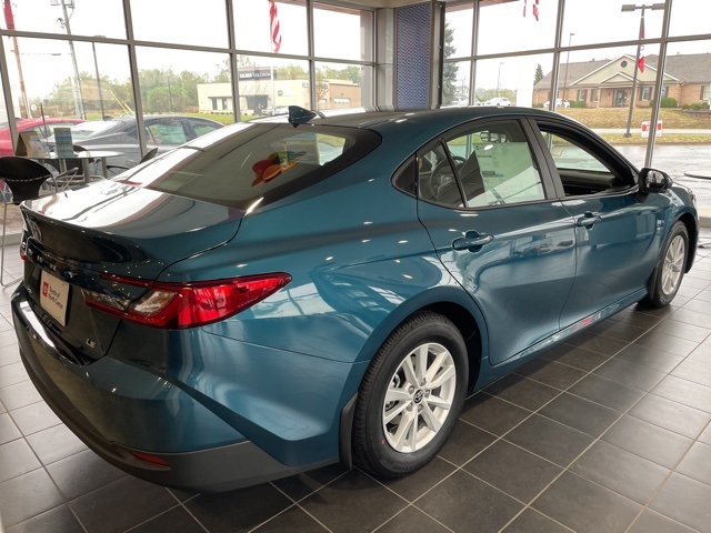 2026 Toyota Camry LE photo 5
