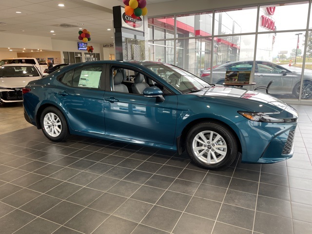2026 Toyota Camry LE photo 6