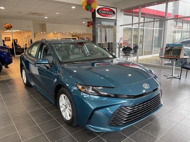 2026 Toyota Camry LE photo 7
