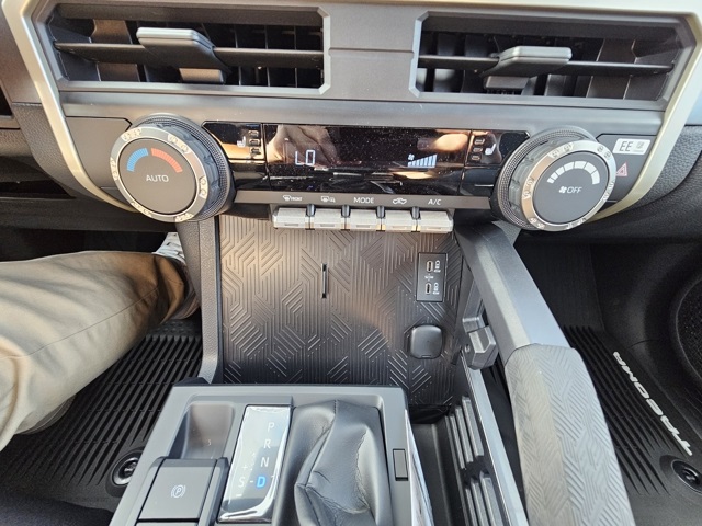 2025 Toyota Tacoma TRD Off-Road Double Cab photo 13